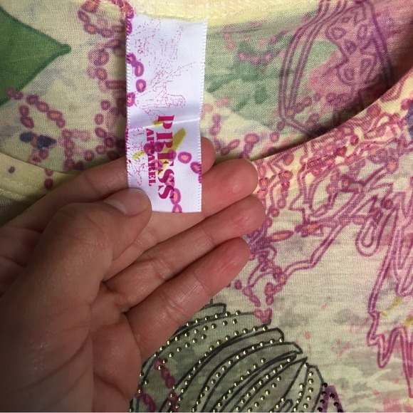 Beautiful printed tshirt (S) - Picture 2 of 2